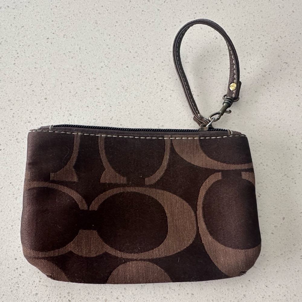 COACH WRISTLET ZIPPER WITH STRAP WORN EDGES